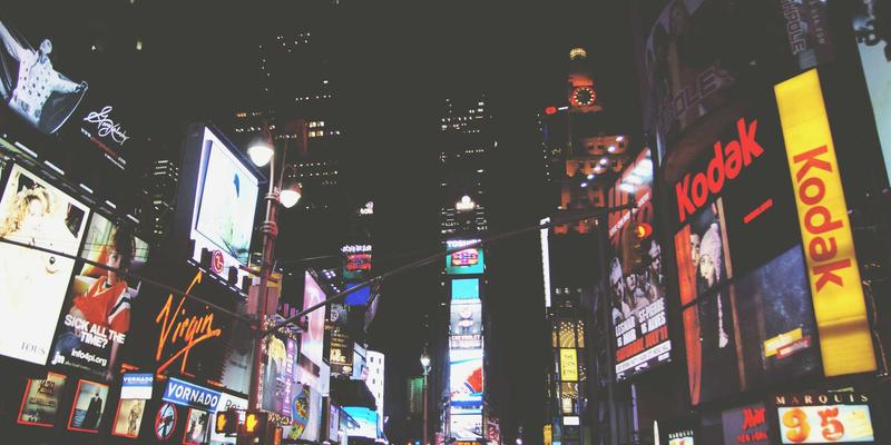 义乌小商品批发市场深度解析：一区、五区、进口馆等冷门区域特色与拿货策略，打造你的电商供应链优势