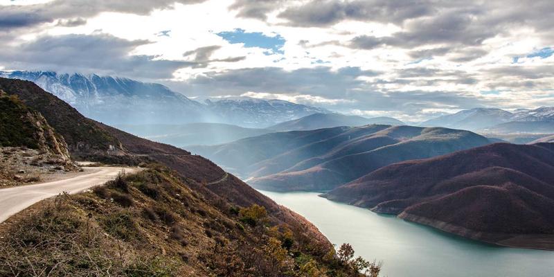 义乌小商品批发市场深度解析:二区、三区、四区特色品类与拿货技巧差异,附众天奇一件代发攻略